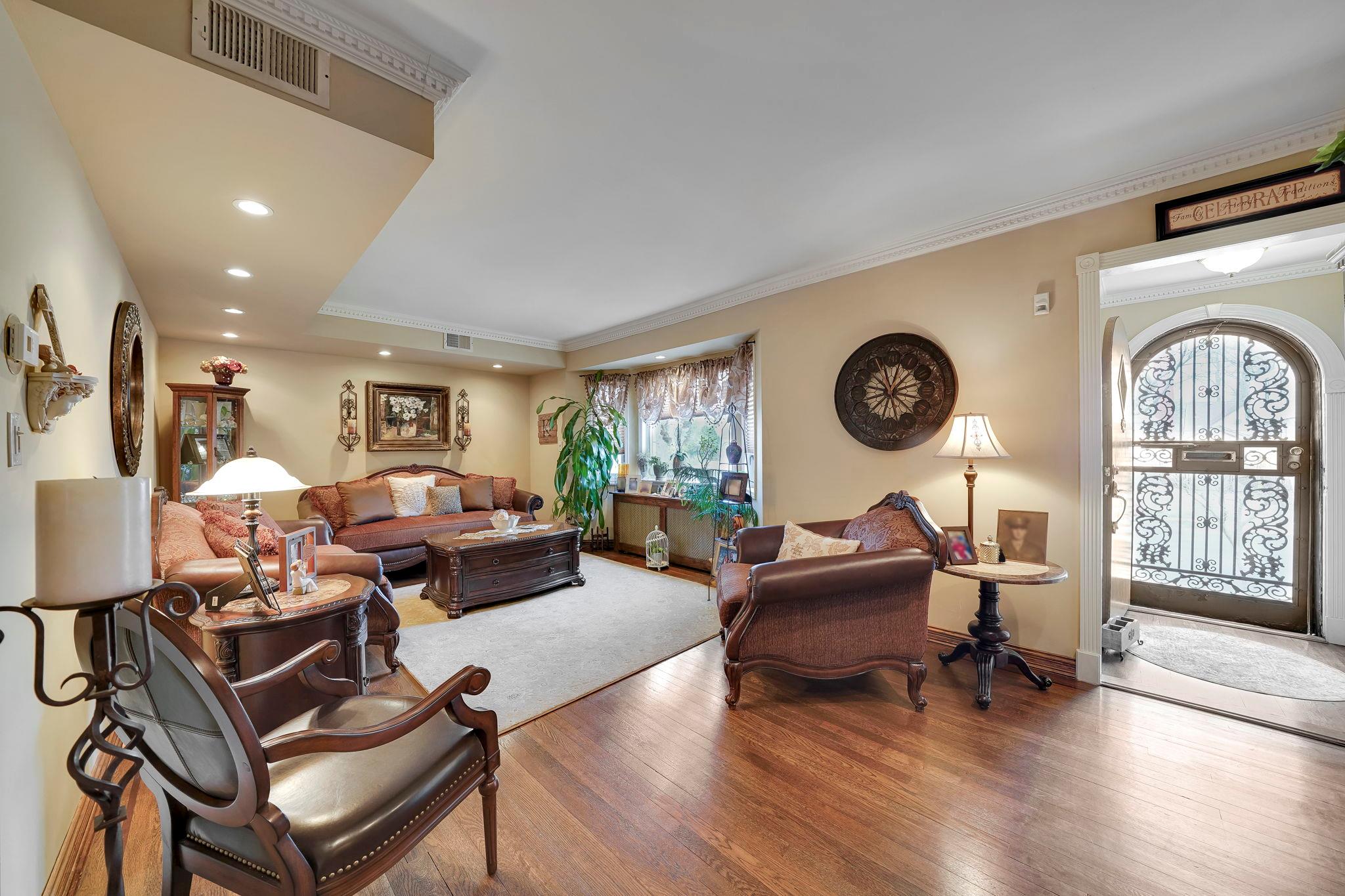69-60 E 181st Street, Fresh Meadows, Florida image 5
