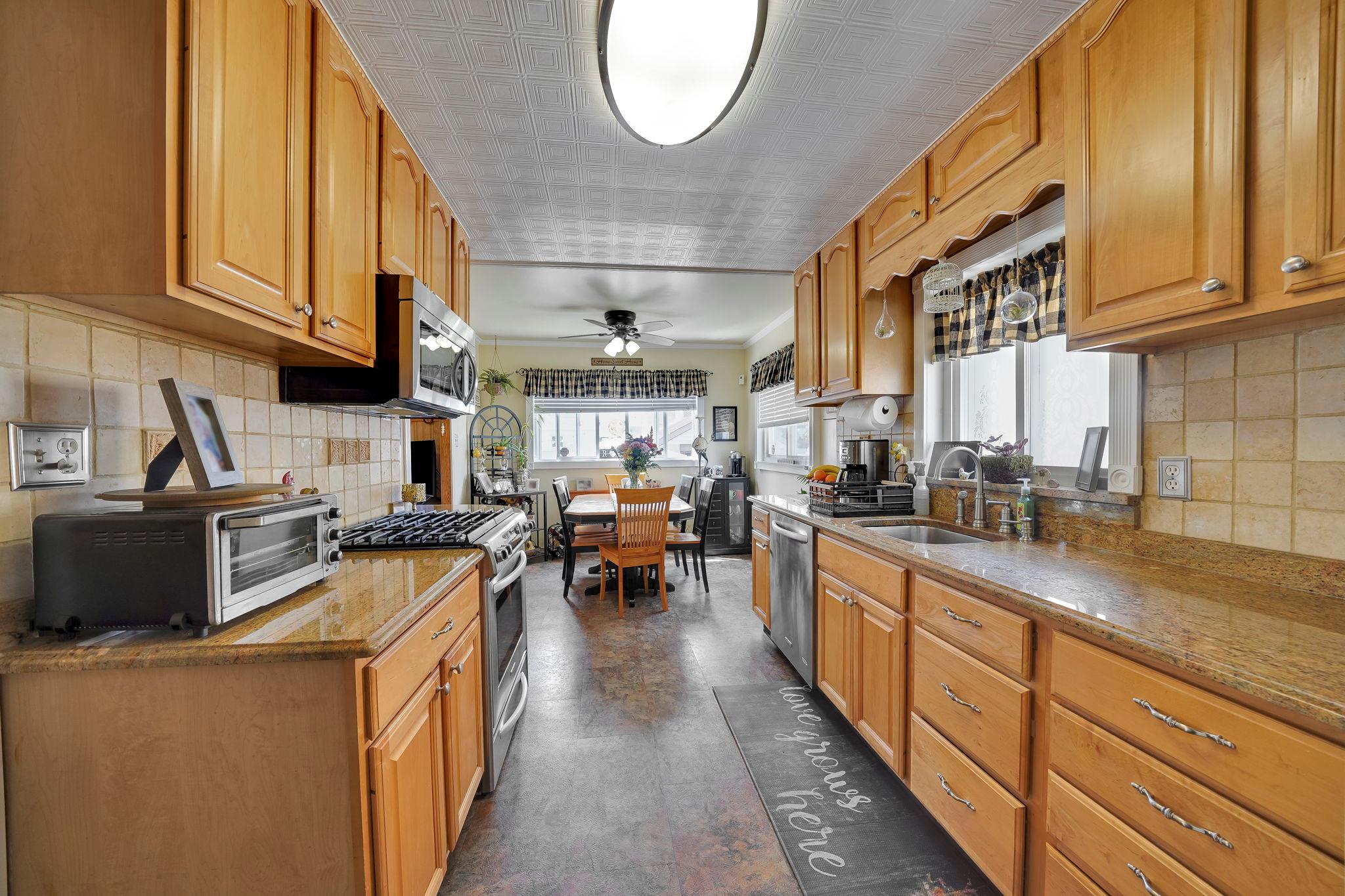 69-60 E 181st Street, Fresh Meadows, Florida image 10