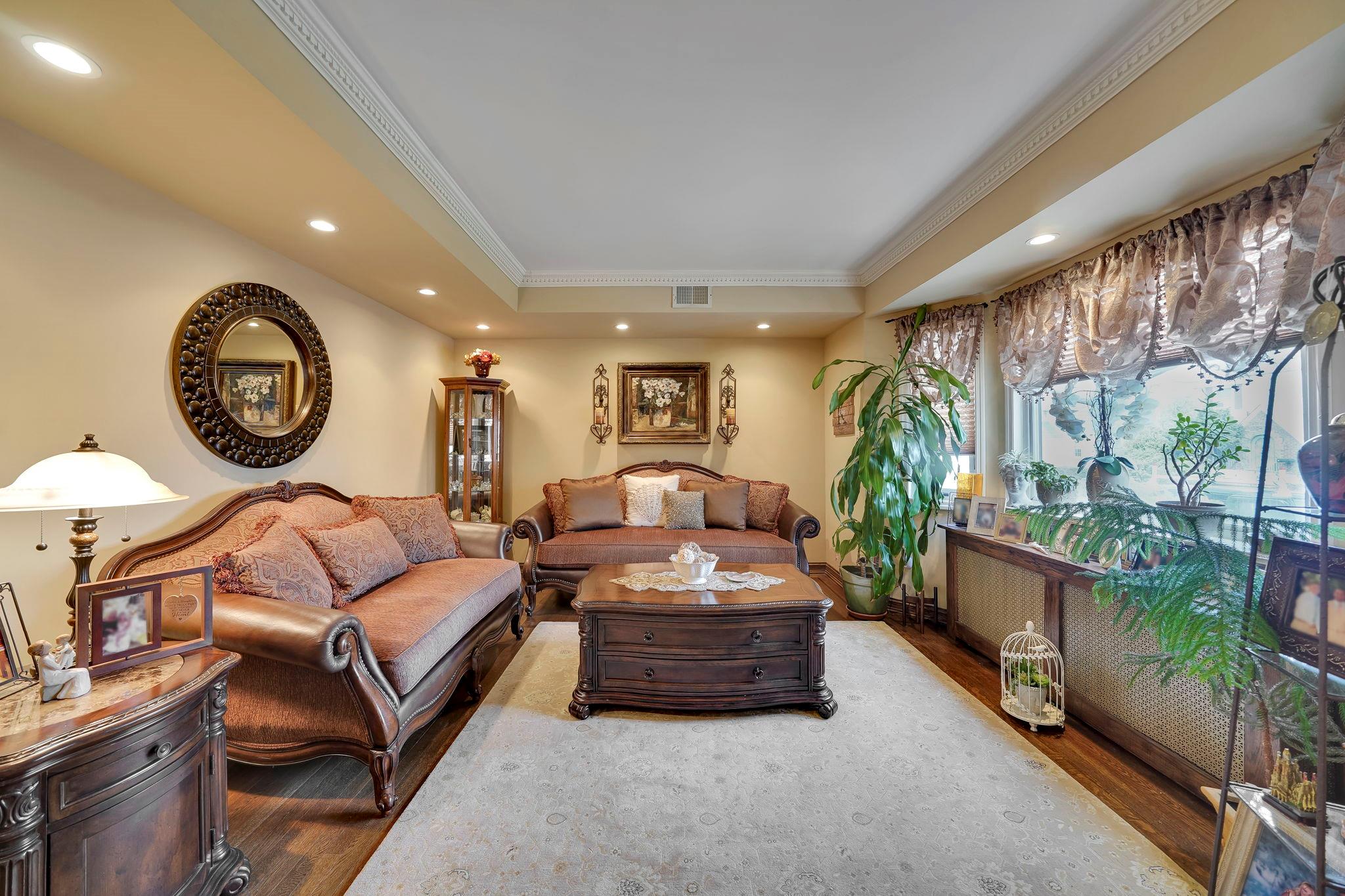 69-60 E 181st Street, Fresh Meadows, Florida image 4