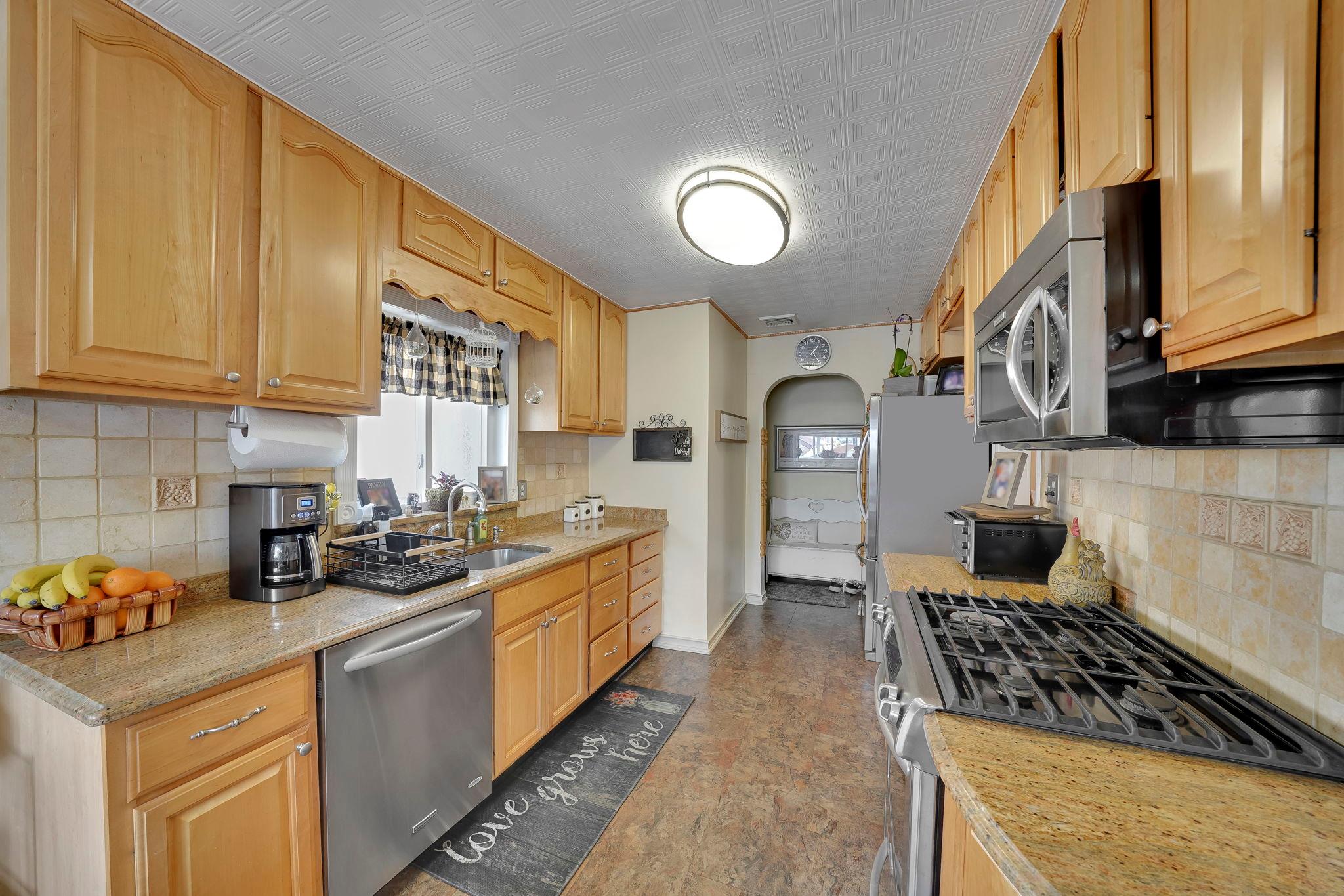 69-60 E 181st Street, Fresh Meadows, Florida image 9