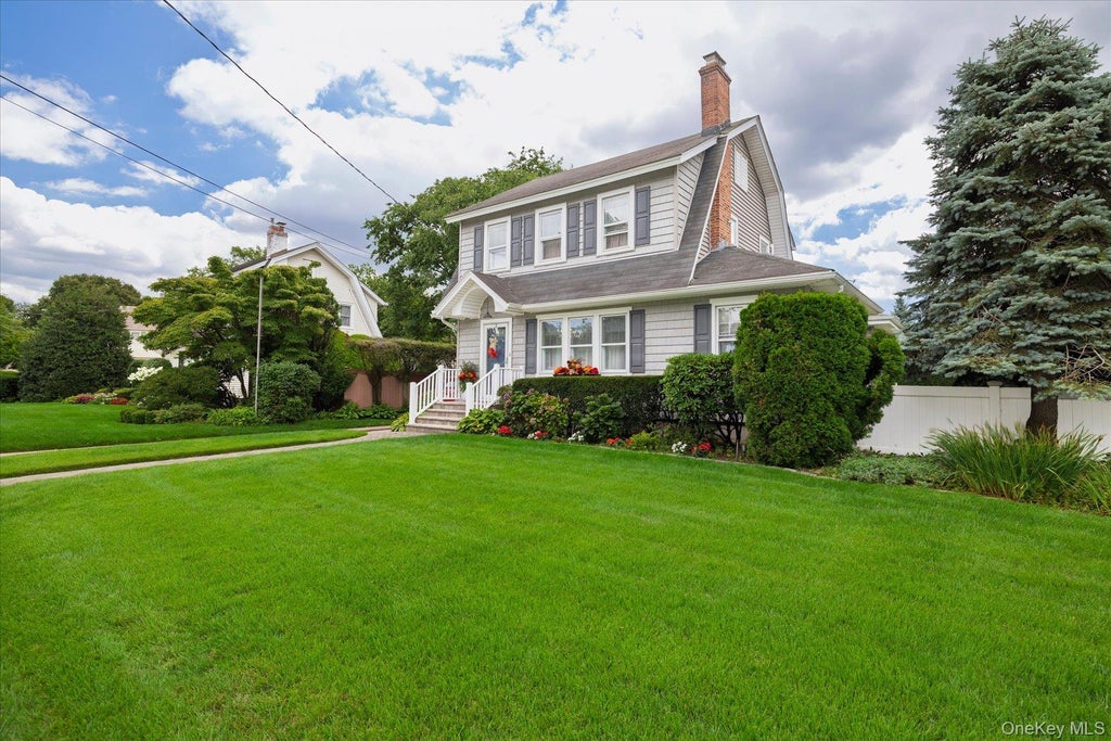 Photo of 579 Dacosta Avenue, Oceanside, NY 11572 (MLS # 1047692)