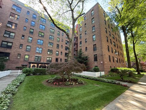 Photo of 83-20 98 Street #2P, Woodhaven, NY 11421 (MLS # 1010257)