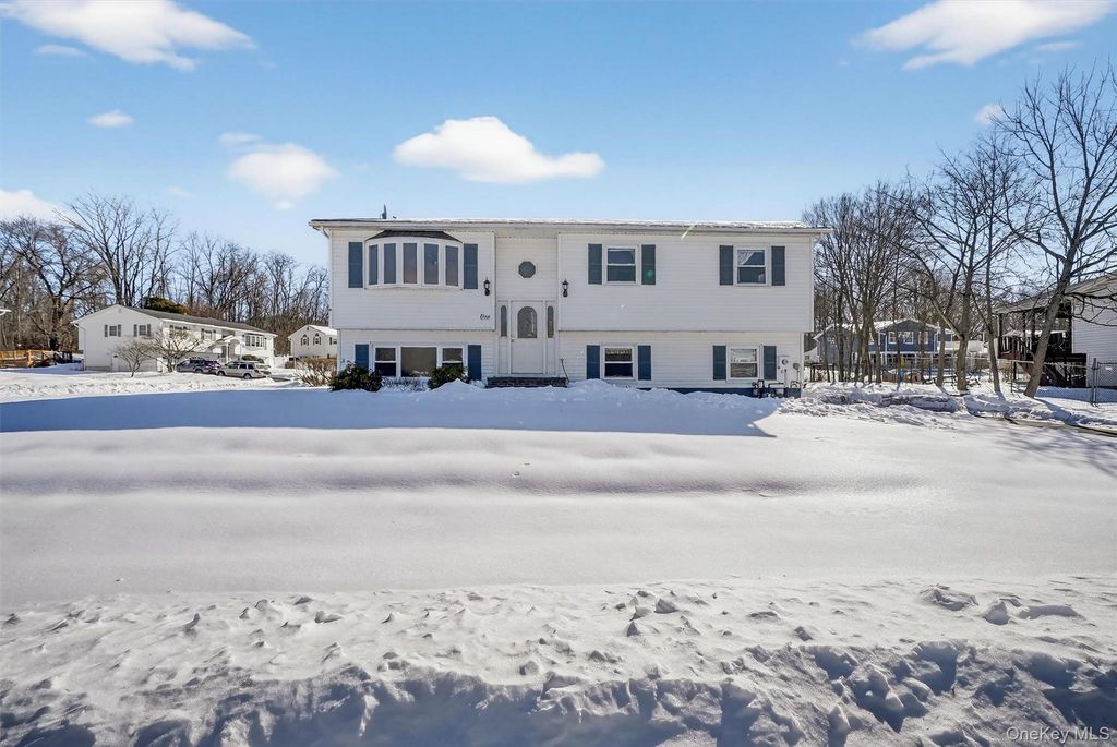 Photo of 1 Mace Drive, Valley Cottage, NY 10989 (MLS # 960200)