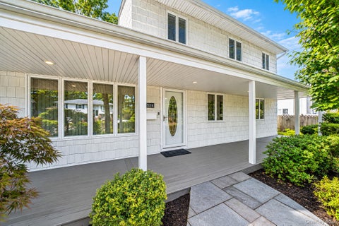 Homes For Sale - 1524 N Monroe Avenue<br/> Suffolk County, West Islip, NY 11795