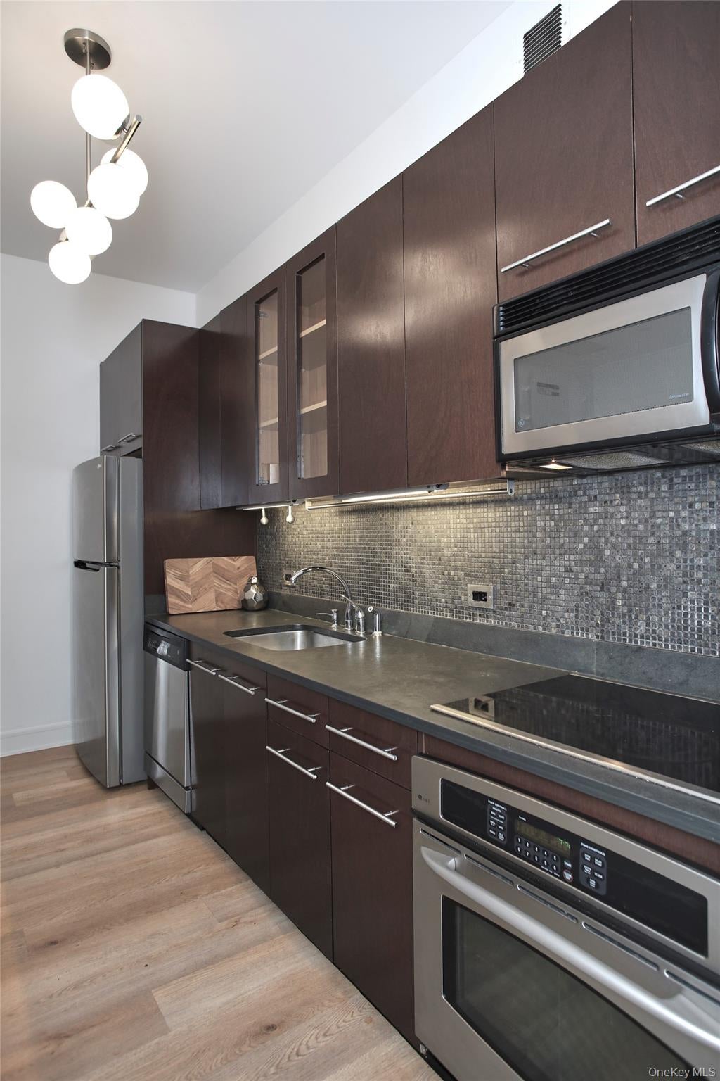 25 Leroy Place 415