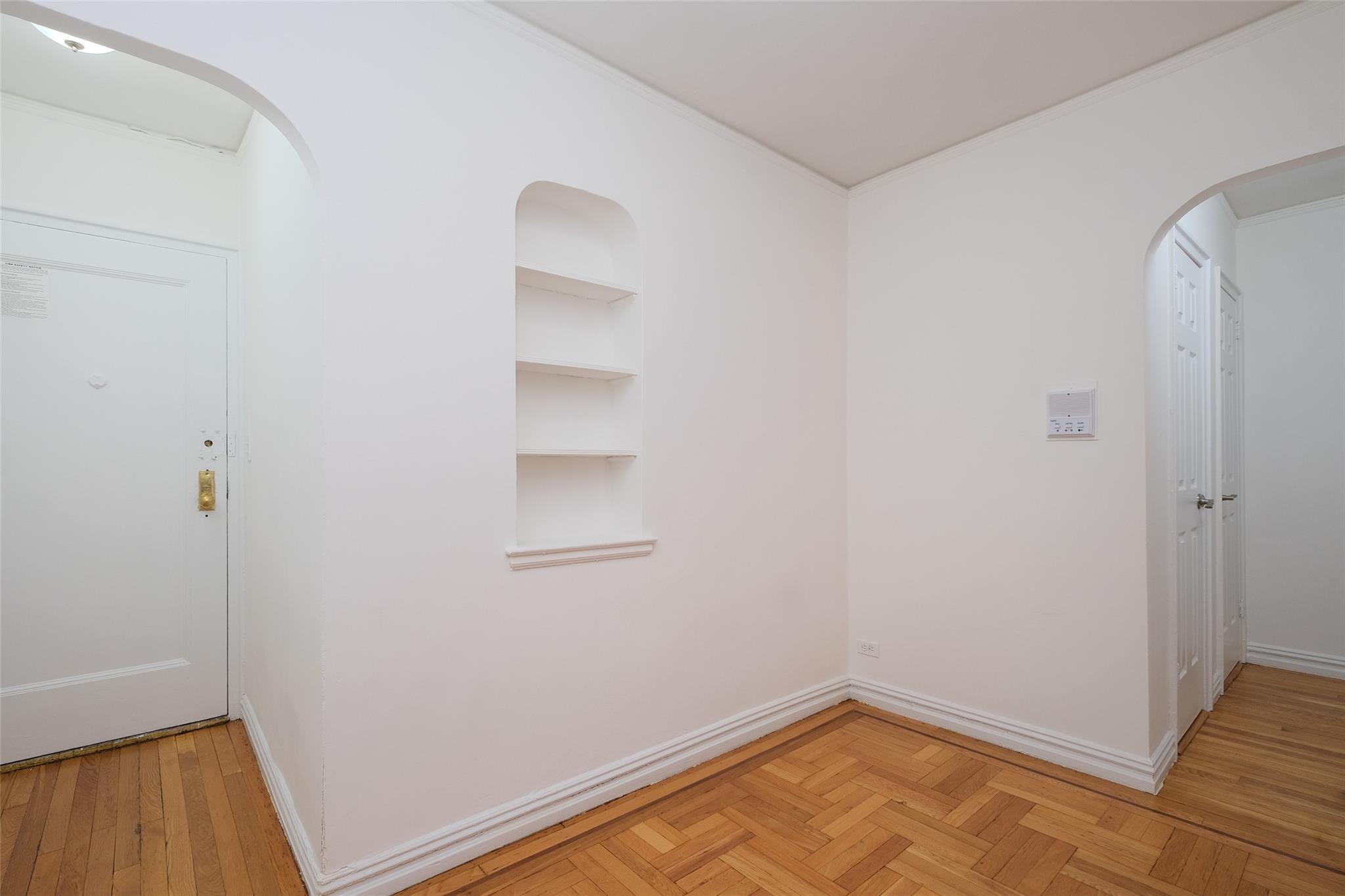 Creston Avenue 5-L, Bronx, New York - 1 Bedrooms  
1 Bathrooms  
3 Rooms - 