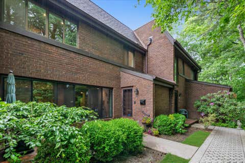 Condo For Sale - 41 Spring Hollow<br/> Roslyn, NY 11576