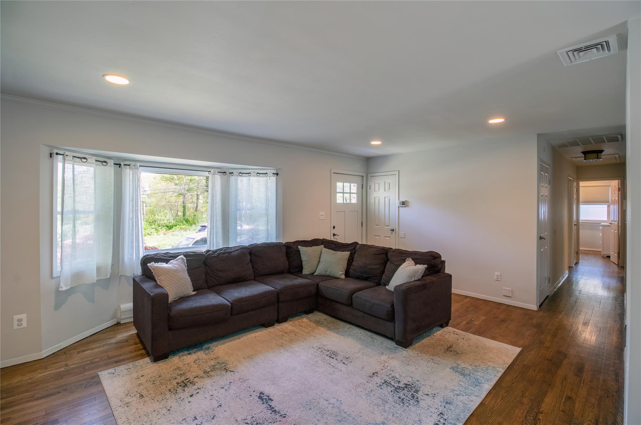 12 Sea Cliff Road, Sound Beach, New York image 11