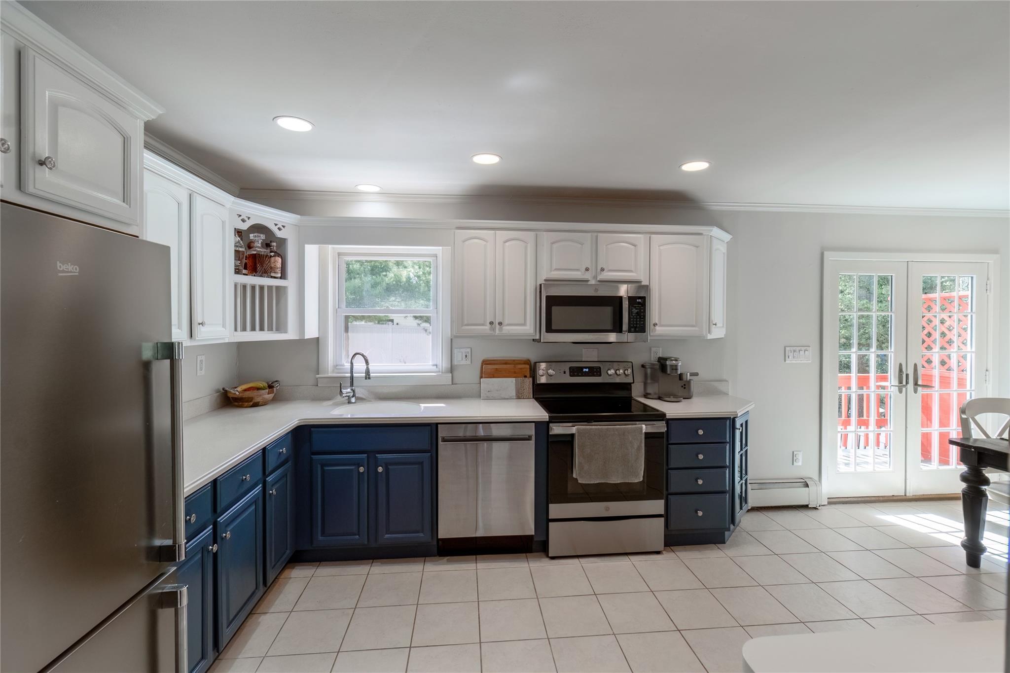 12 Sea Cliff Road, Sound Beach, New York image 6