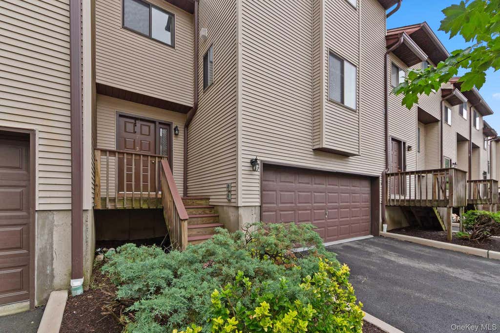 Photo of 5 Kings Court, Nanuet, NY 10954 (MLS # 1036249)