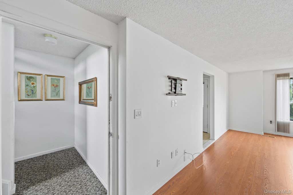 Photo of 5 Kings Court, Nanuet, NY 10954 (MLS # 1036249)