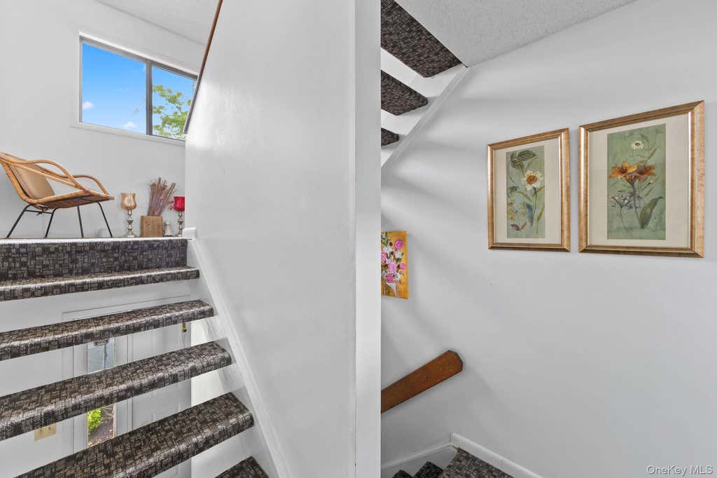 Photo of 5 Kings Court, Nanuet, NY 10954 (MLS # 1036249)