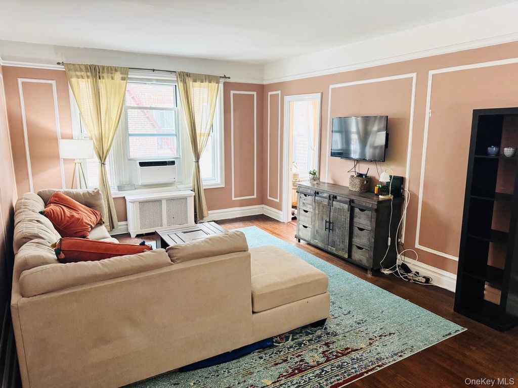 Photo of 1440 Midland Avenue #2B, Bronxville, NY 10708 (MLS # 970012)
