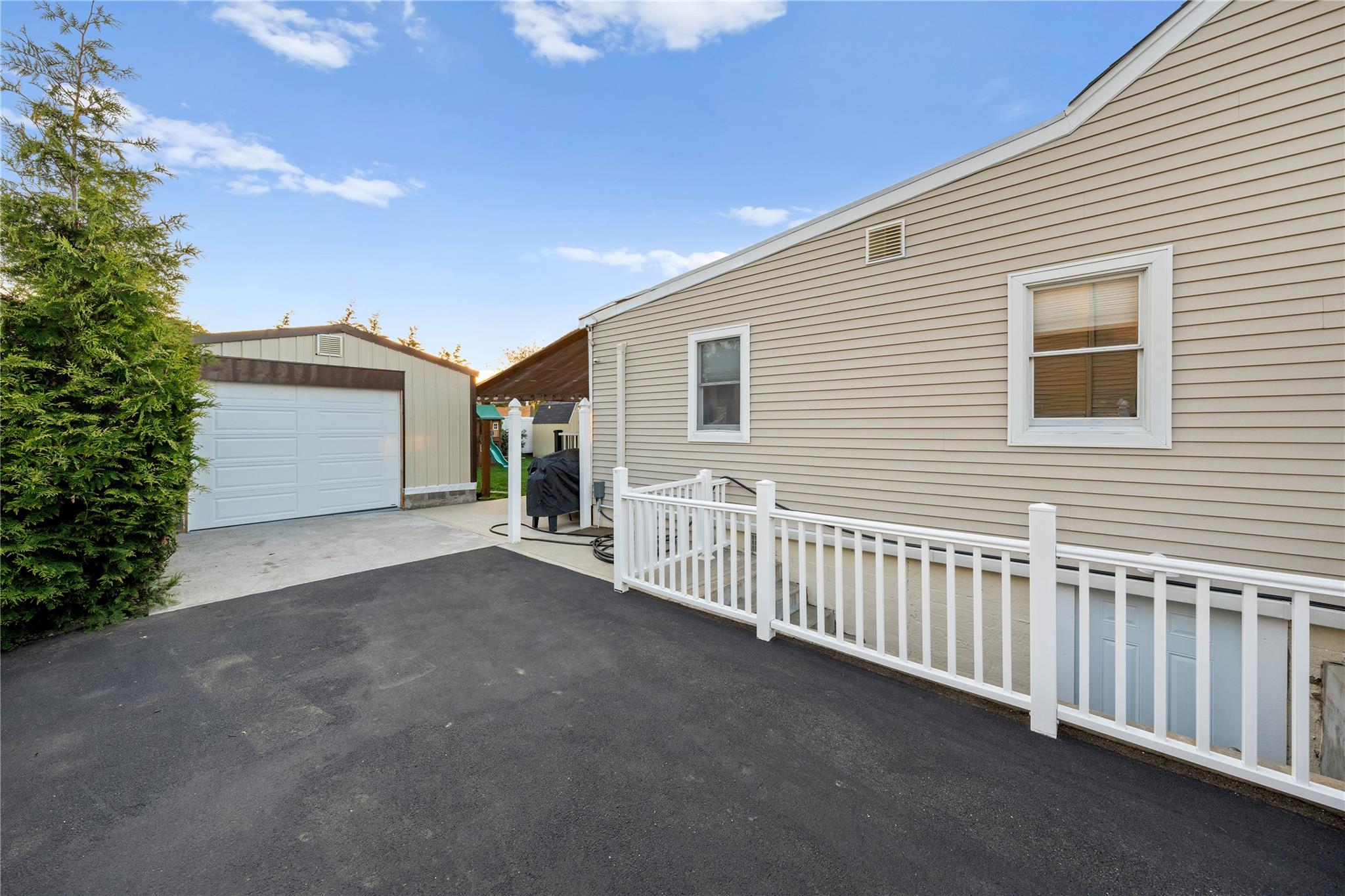 50 Herman Avenue, North Babylon, New York image 22