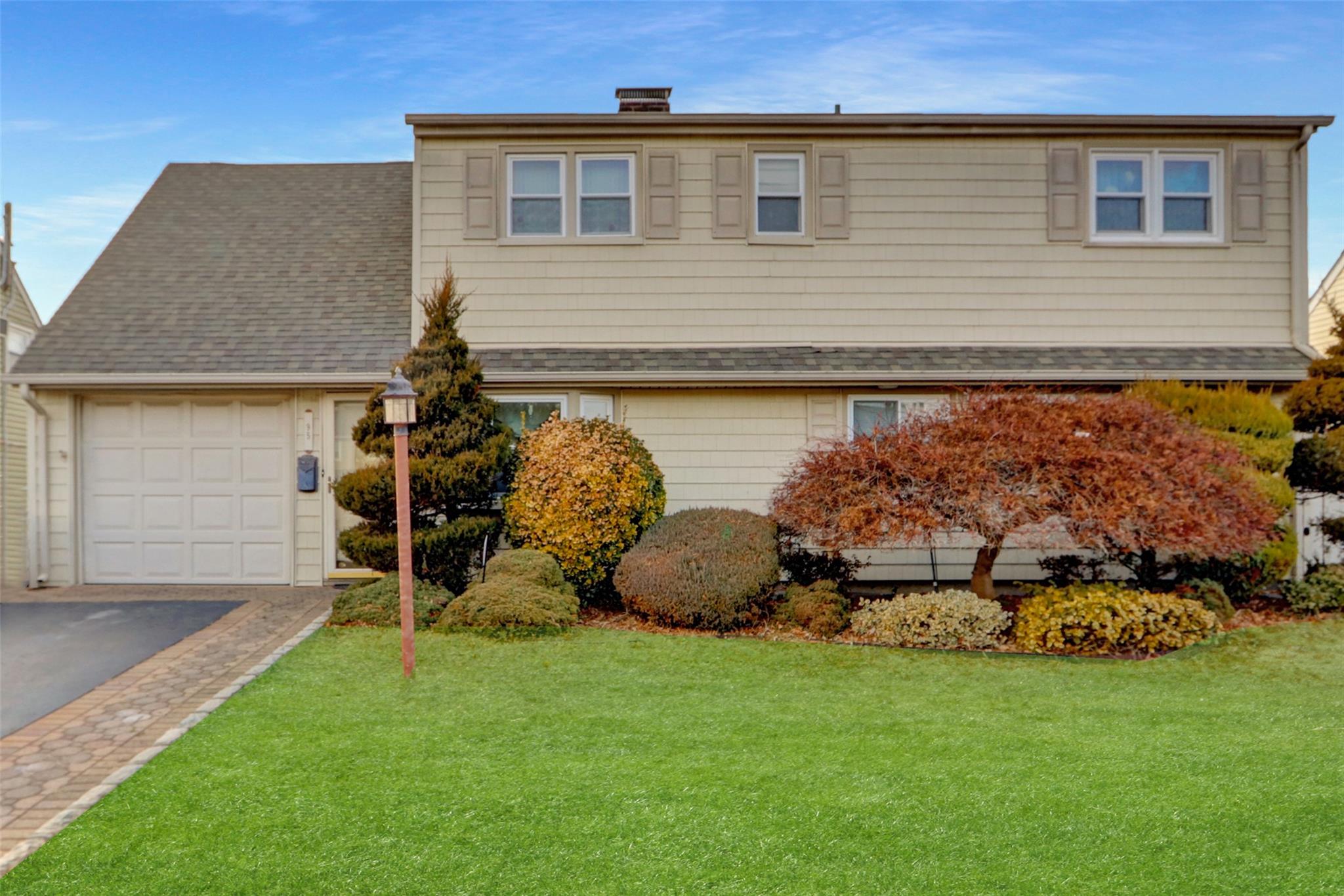 95 Prentice Road, Levittown, New York image 2