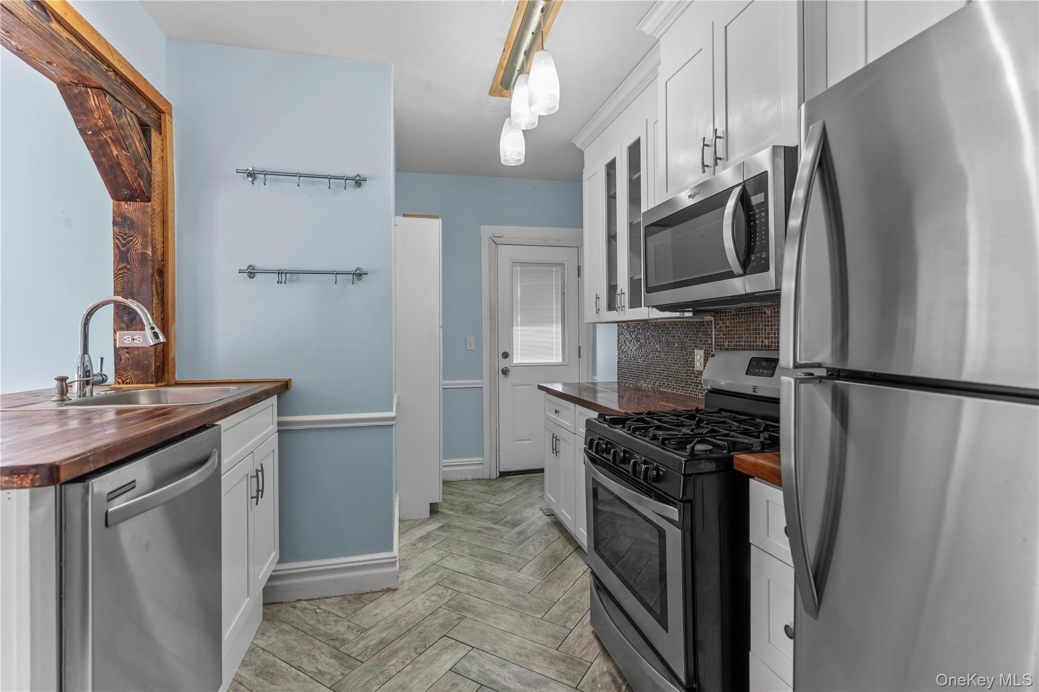 22 Stephenson Boulevard 1st