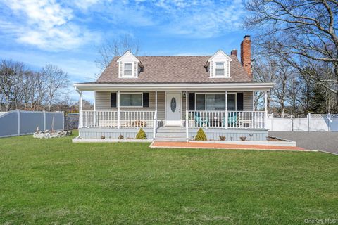 Photo of 67 Pentmoor Drive, Mastic, NY 11950 (MLS # 983068)