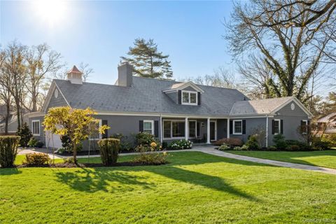 Homes For Sale - 10 Norfolk Road<br/> Great Neck, NY 11020