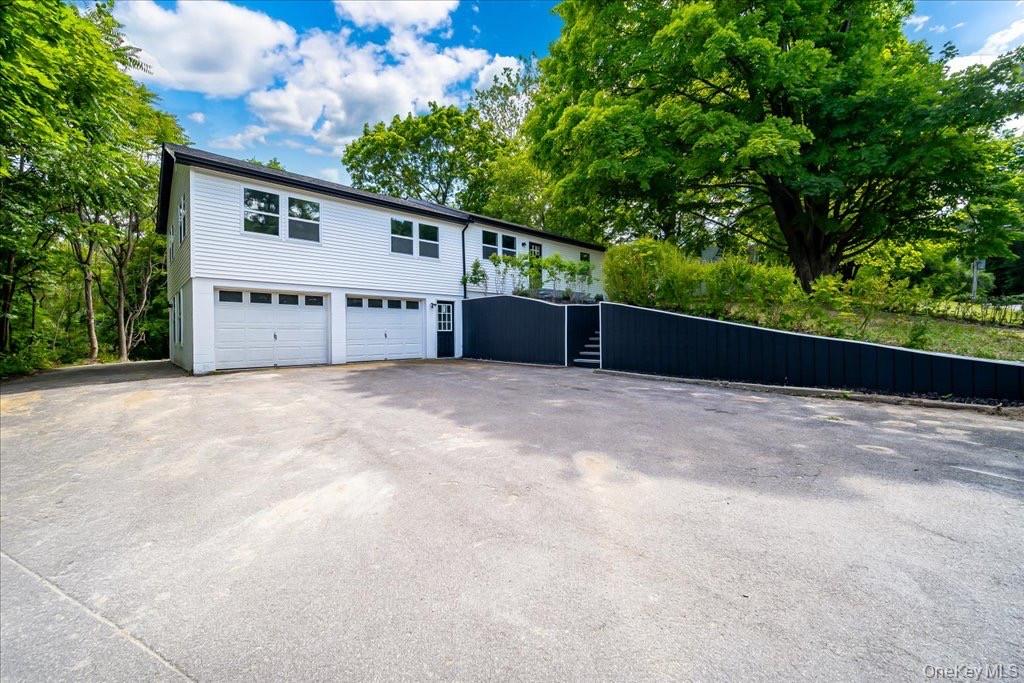 Photo of 452 Vineyard Avenue, Highland, NY 12528 (MLS # 1021602)