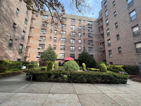 Photo of 83-15 98 Street #3K, Woodhaven, NY 11421 (MLS # 882937)