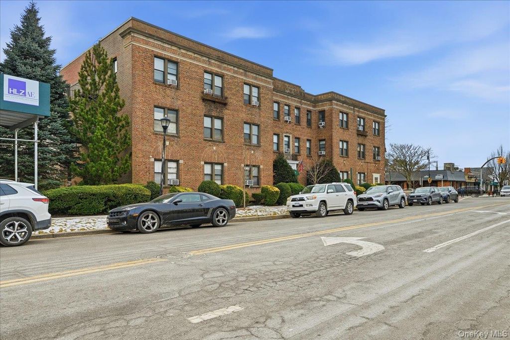 Photo of 222 7th Street #1K, Garden City, NY 11530 (MLS # 956285)