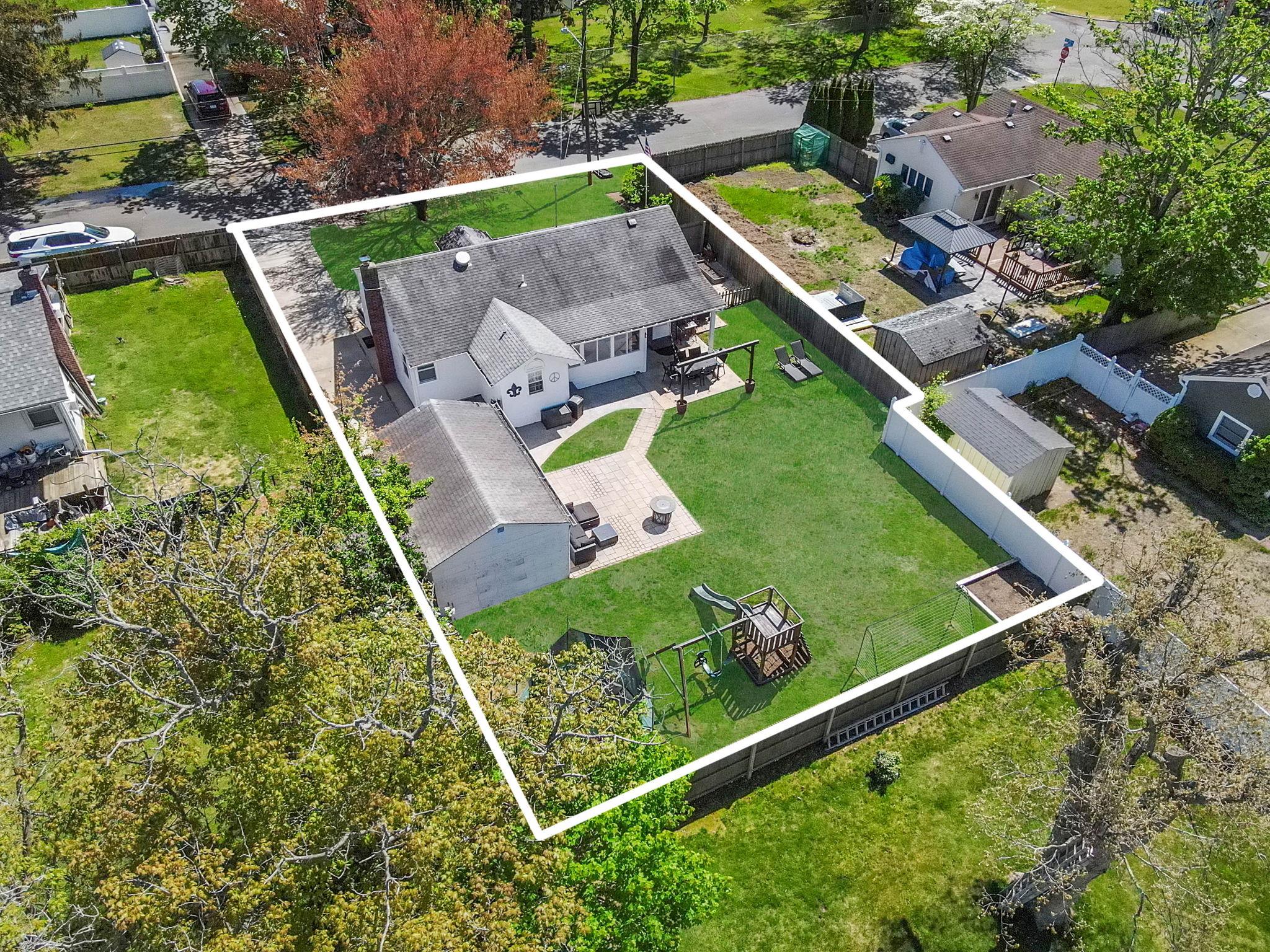 17 Ontario Drive, Bay Shore, New York image 31