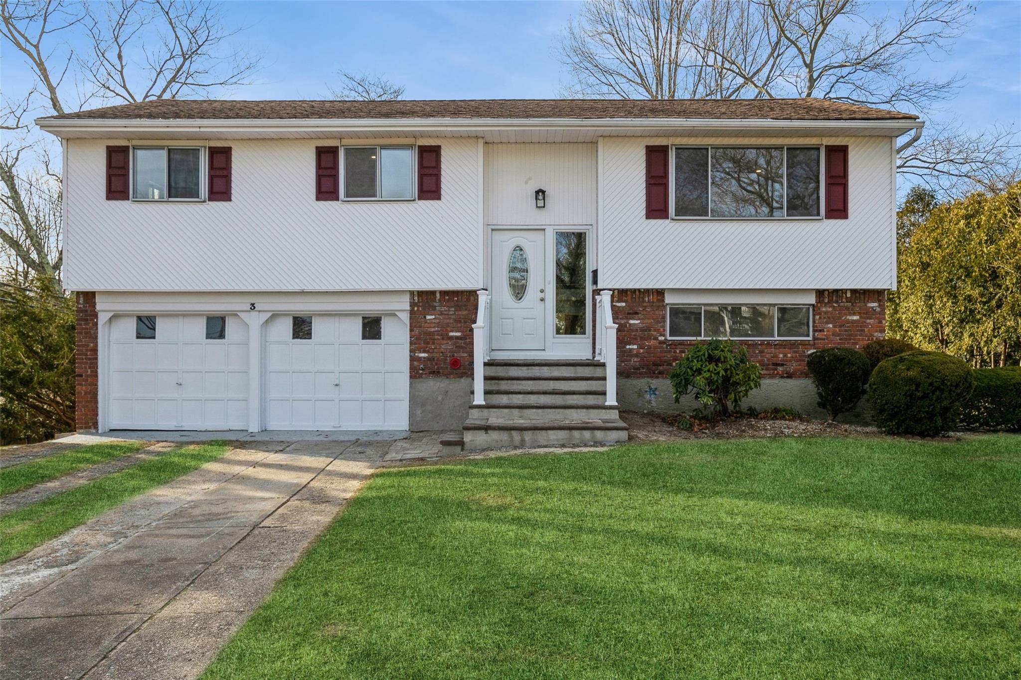 3 Oatley Place, Commack, New York image 1