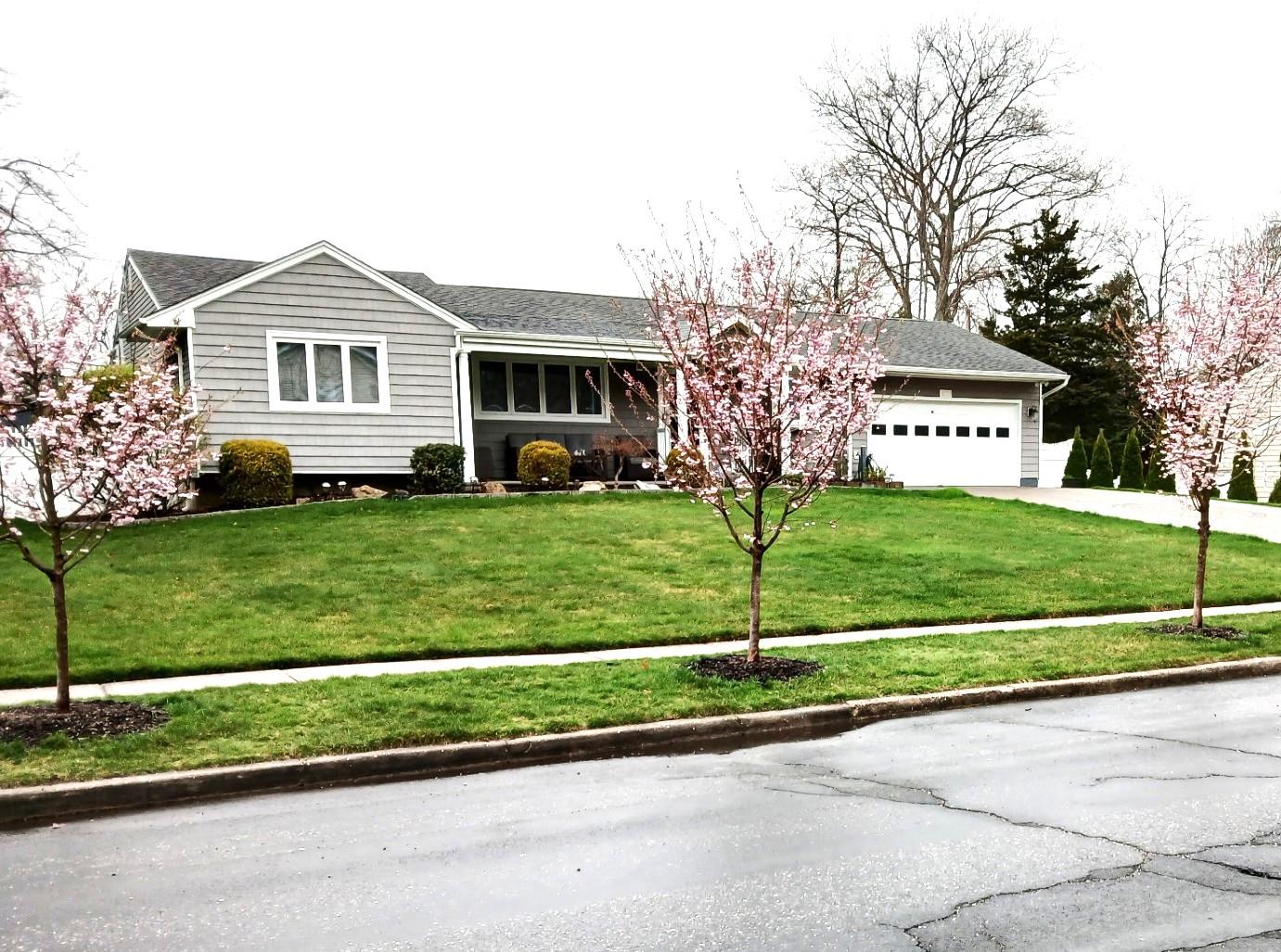 272 Bow Drive, Hauppauge, New York image 41