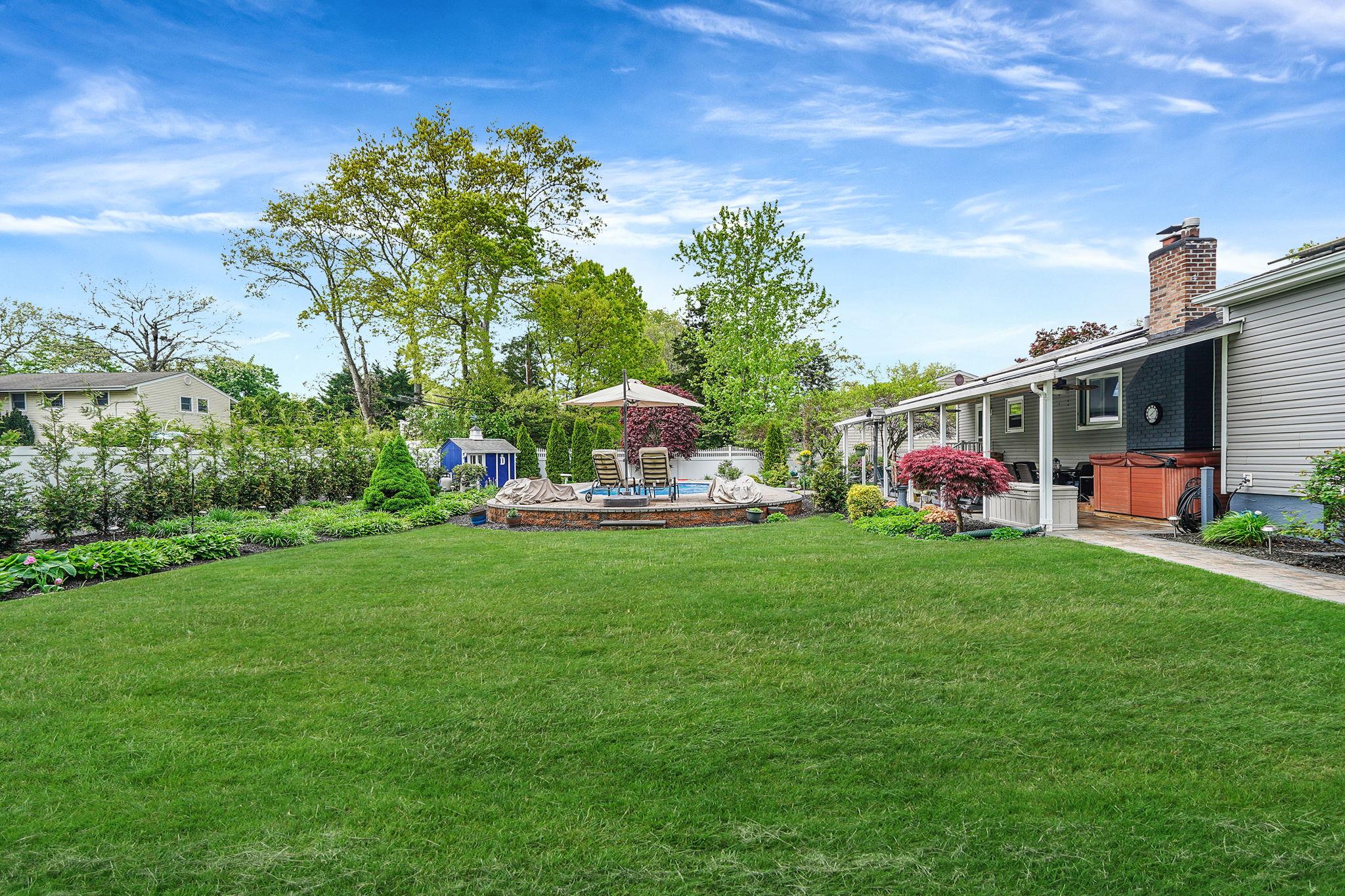 272 Bow Drive, Hauppauge, New York image 10