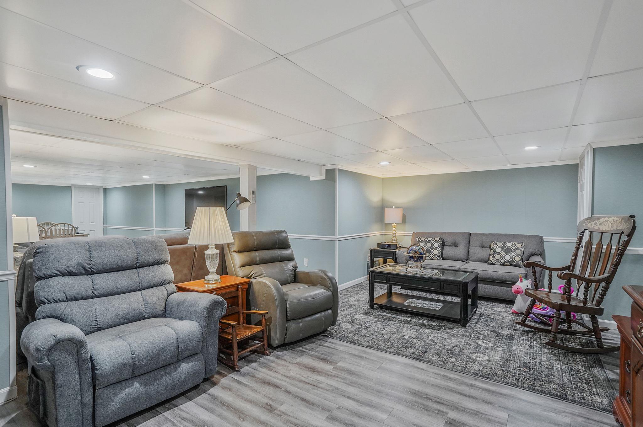 272 Bow Drive, Hauppauge, New York image 38