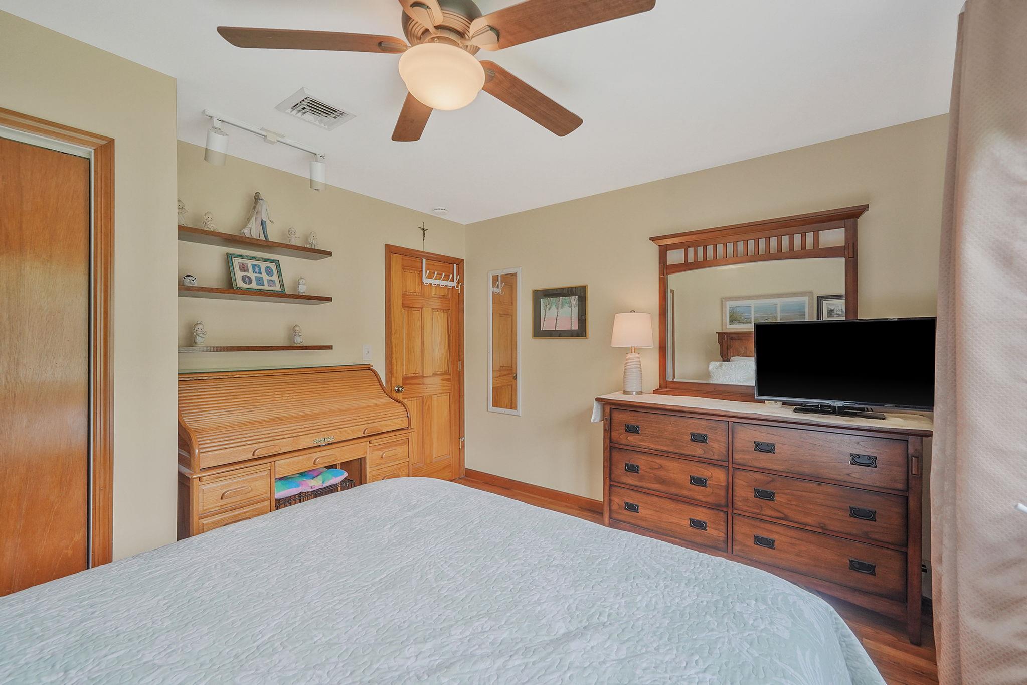 272 Bow Drive, Hauppauge, New York image 32