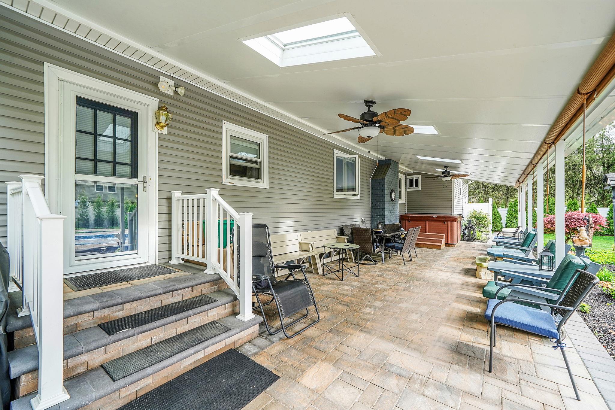 272 Bow Drive, Hauppauge, New York image 5