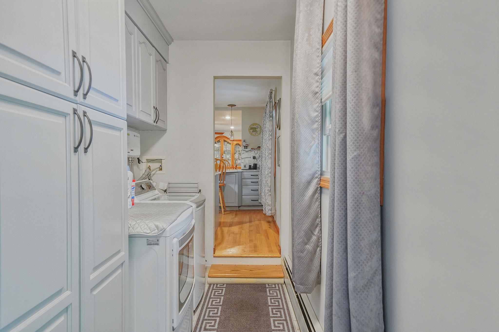 272 Bow Drive, Hauppauge, New York image 33