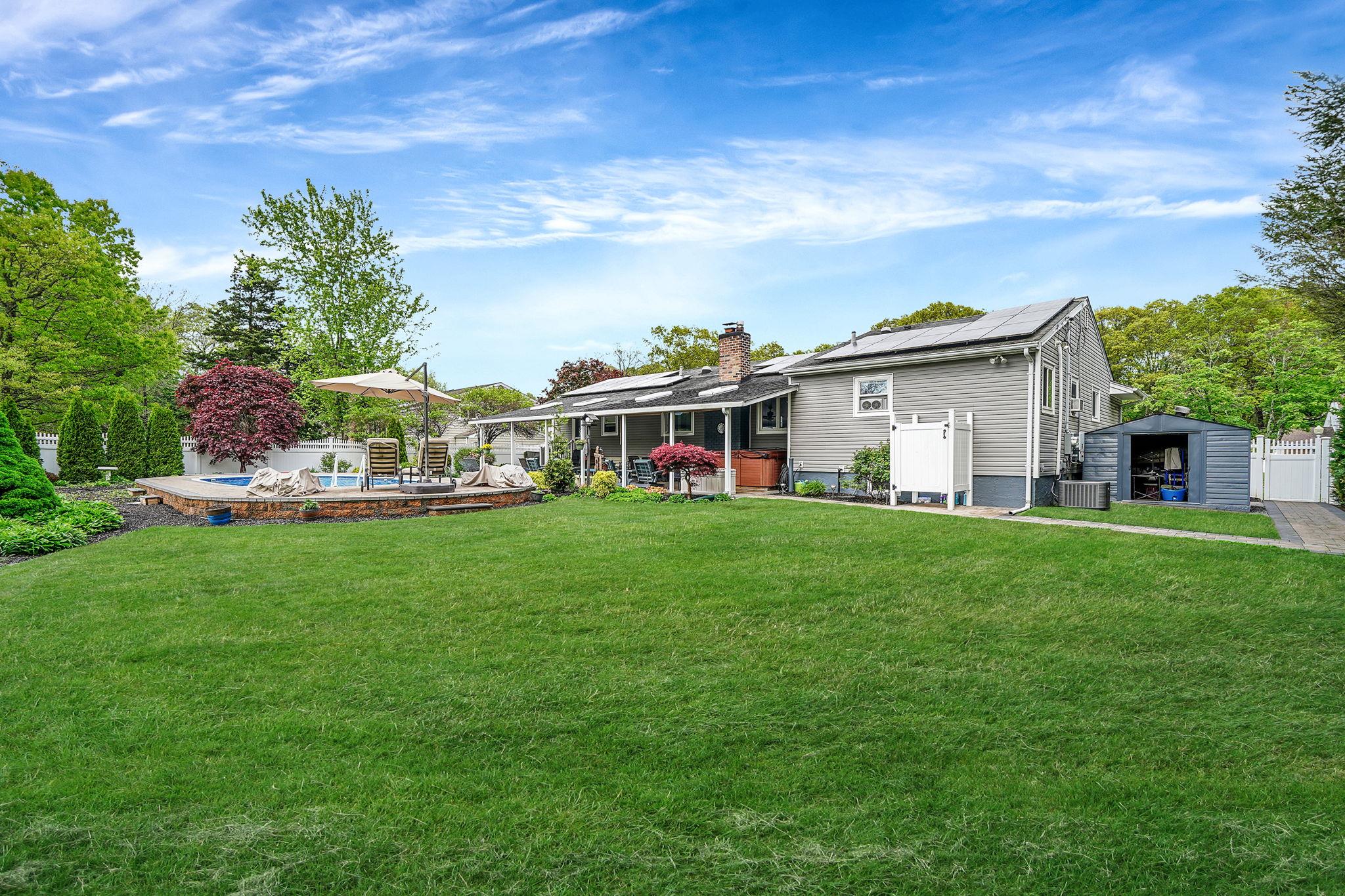 272 Bow Drive, Hauppauge, New York image 9