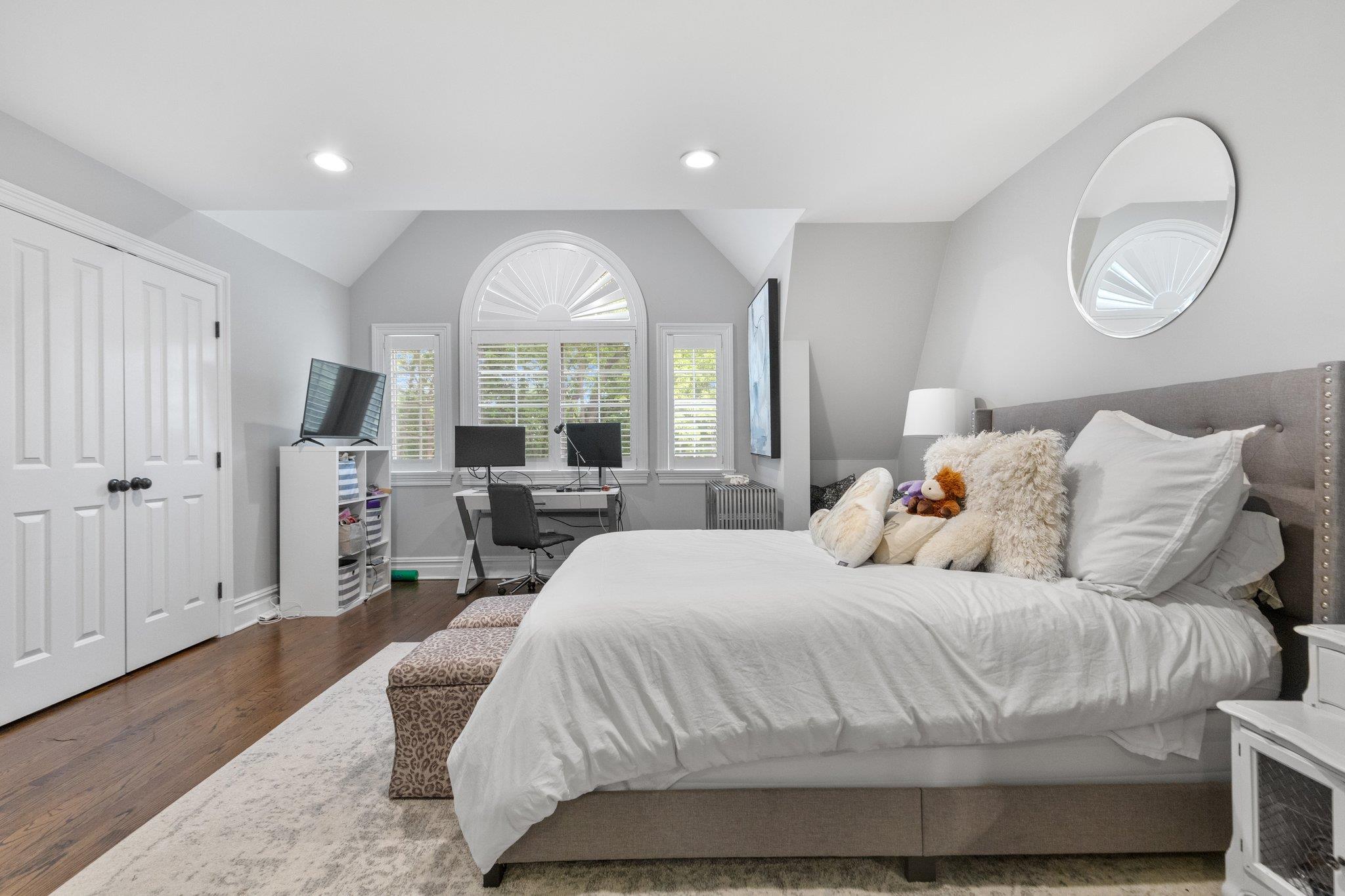 Greenwich, Connecticut 06830, United States, 3 Bedrooms Bedrooms, ,4 BathroomsBathrooms,Residential,Active,252299