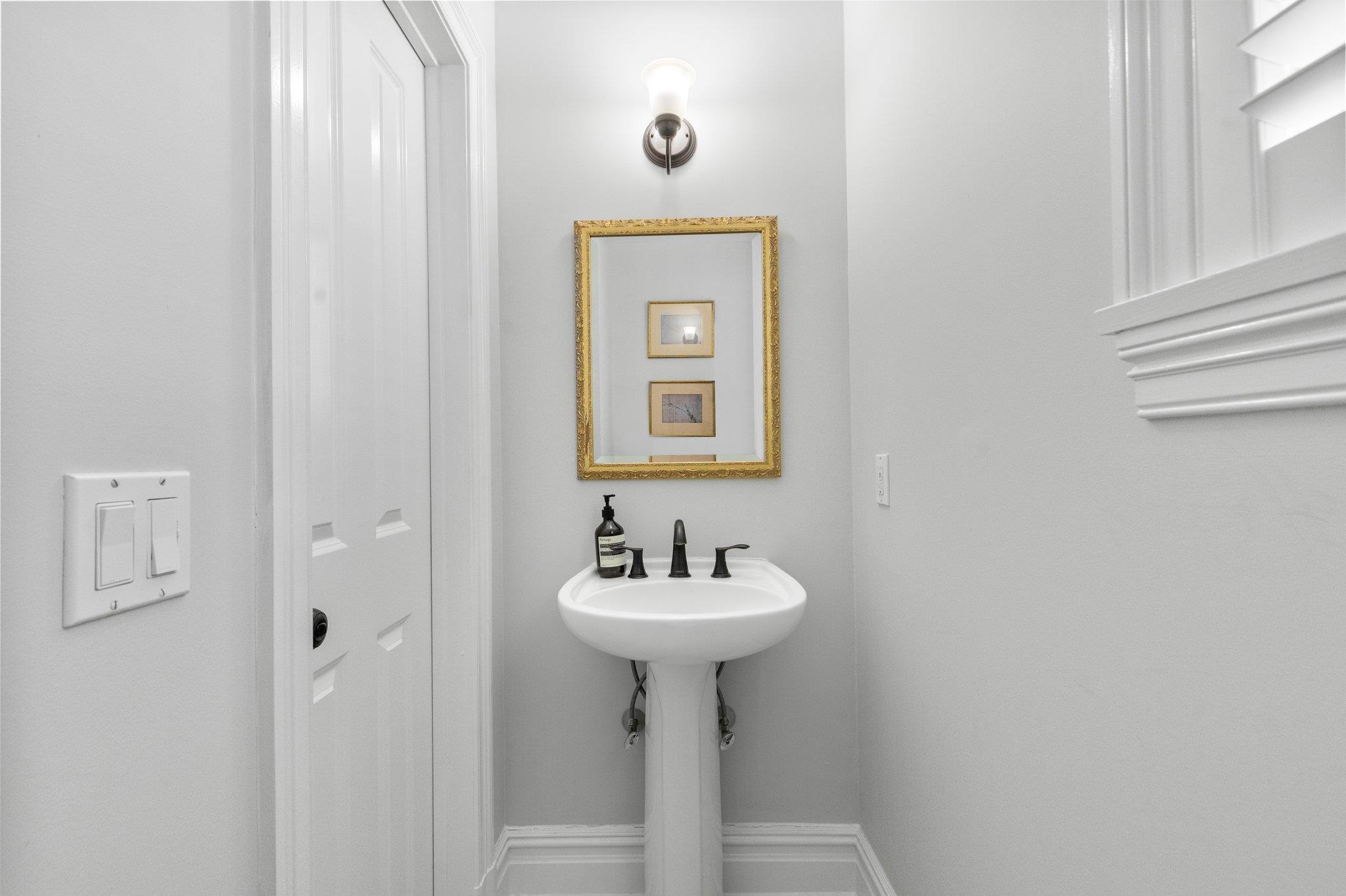 Greenwich, Connecticut 06830, United States, 3 Bedrooms Bedrooms, ,4 BathroomsBathrooms,Residential,Active,252299