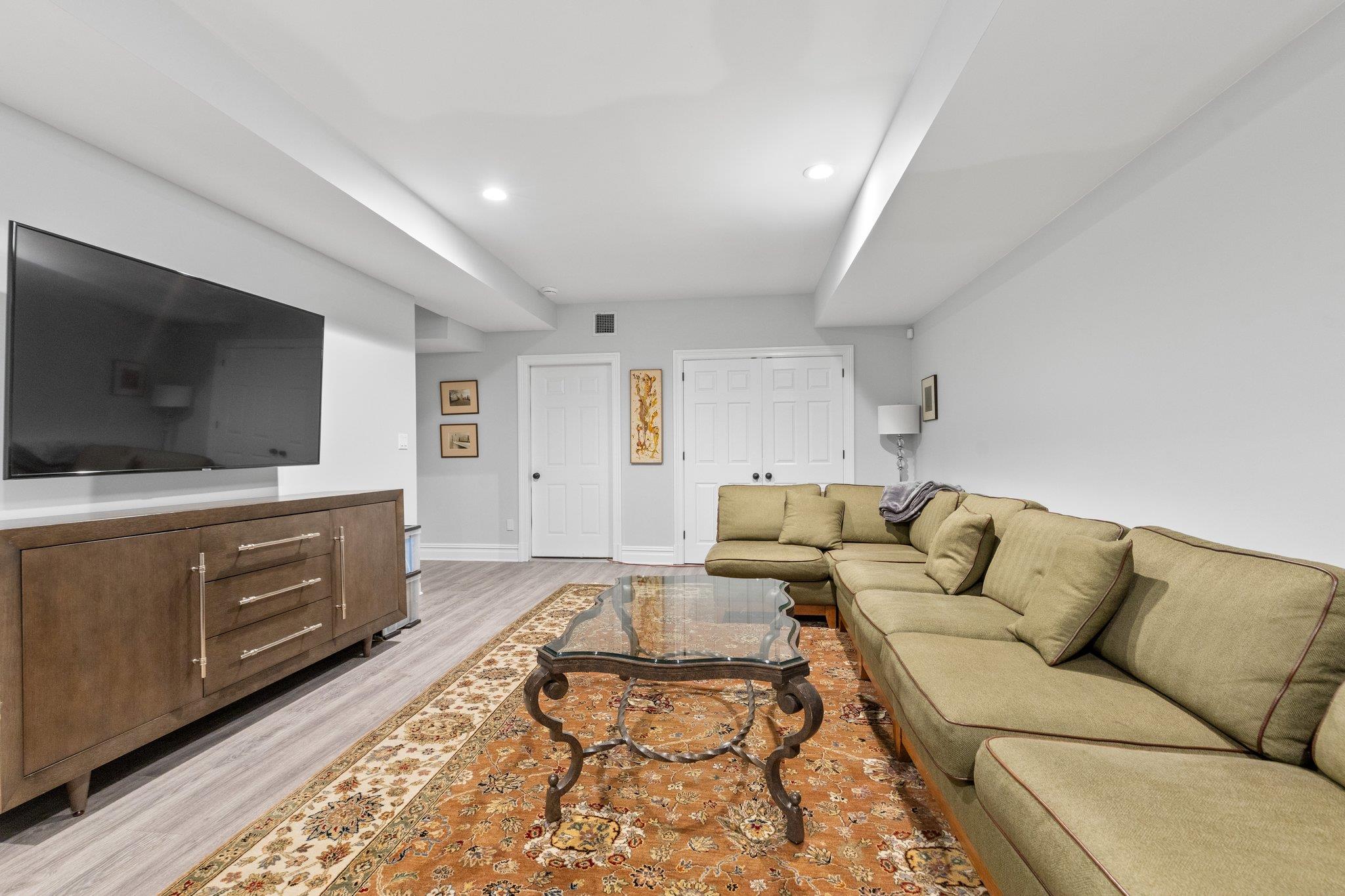 Greenwich, Connecticut 06830, United States, 3 Bedrooms Bedrooms, ,4 BathroomsBathrooms,Residential,Active,252299