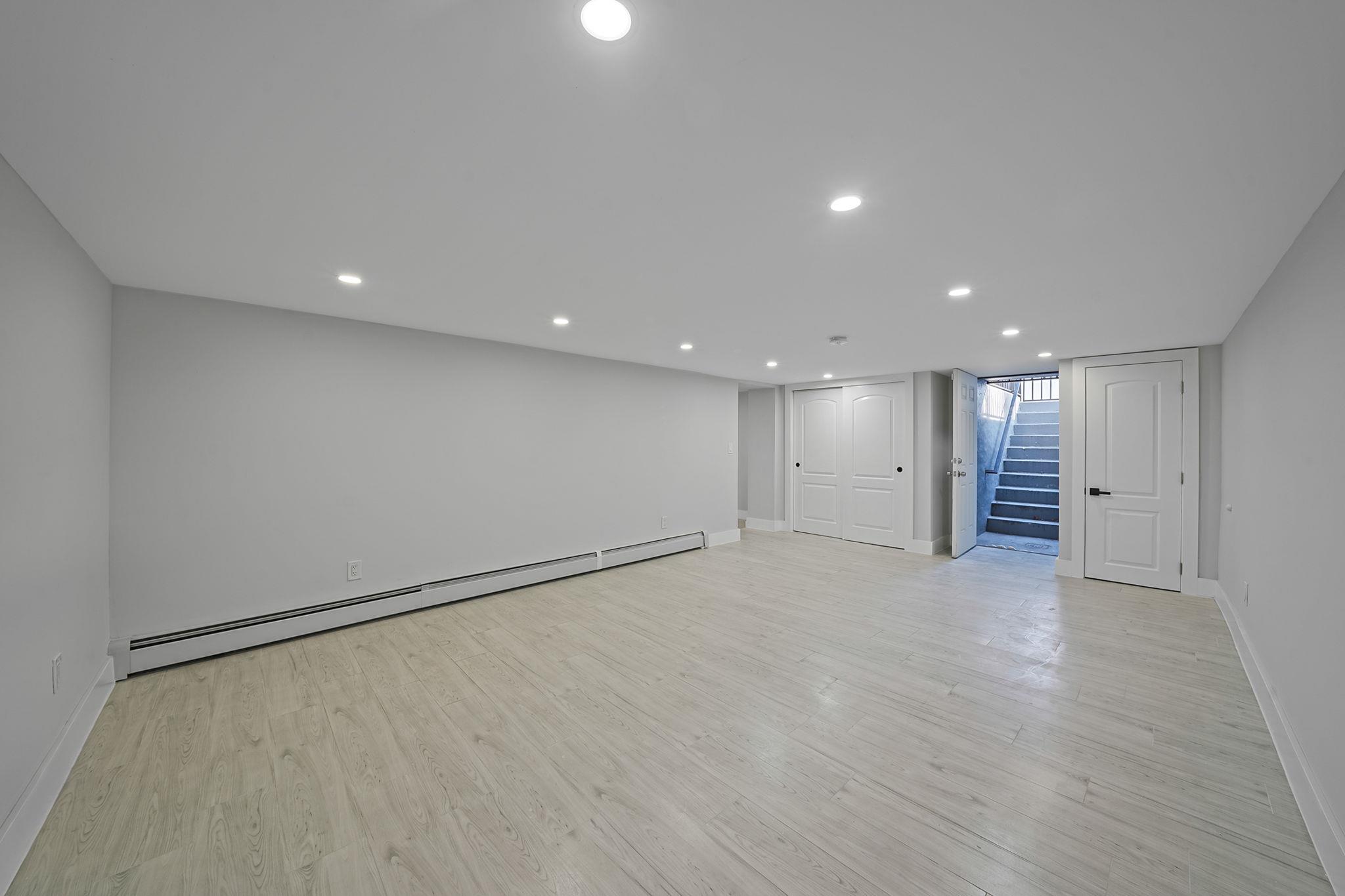 59 Pinetree Lane, North Hempstead, New York image 32