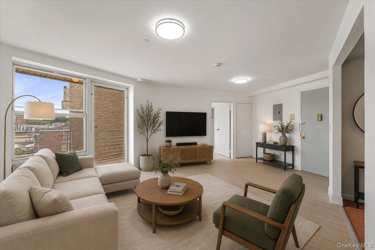 81-15 Queens Boulevard 4H