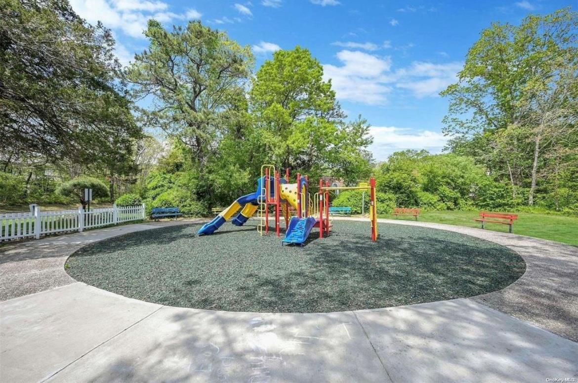 490 Daryl Drive, Medford, New York image 36
