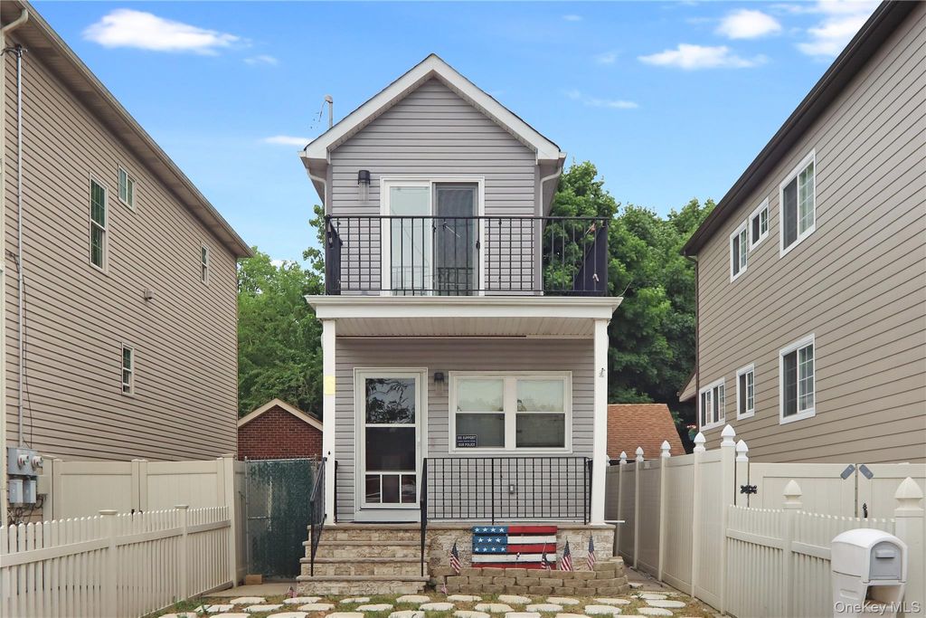 Photo of 129 Bionia Avenue, Staten Island, NY 10305 (MLS # 1006551)