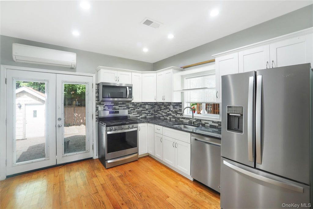 Photo of 129 Bionia Avenue, Staten Island, NY 10305 (MLS # 1006551)