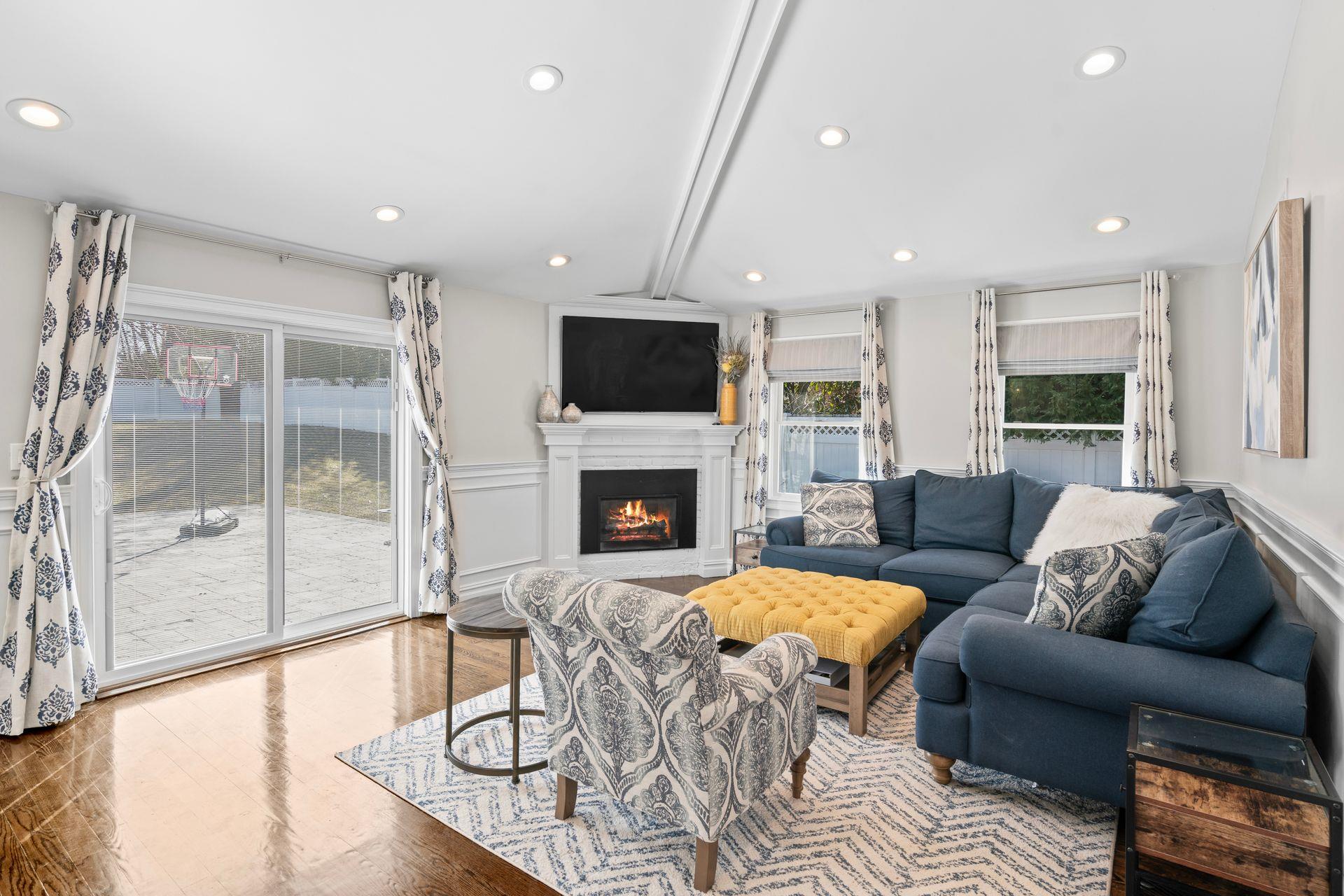 39 Kinsella Street, Dix Hills, New York image 16