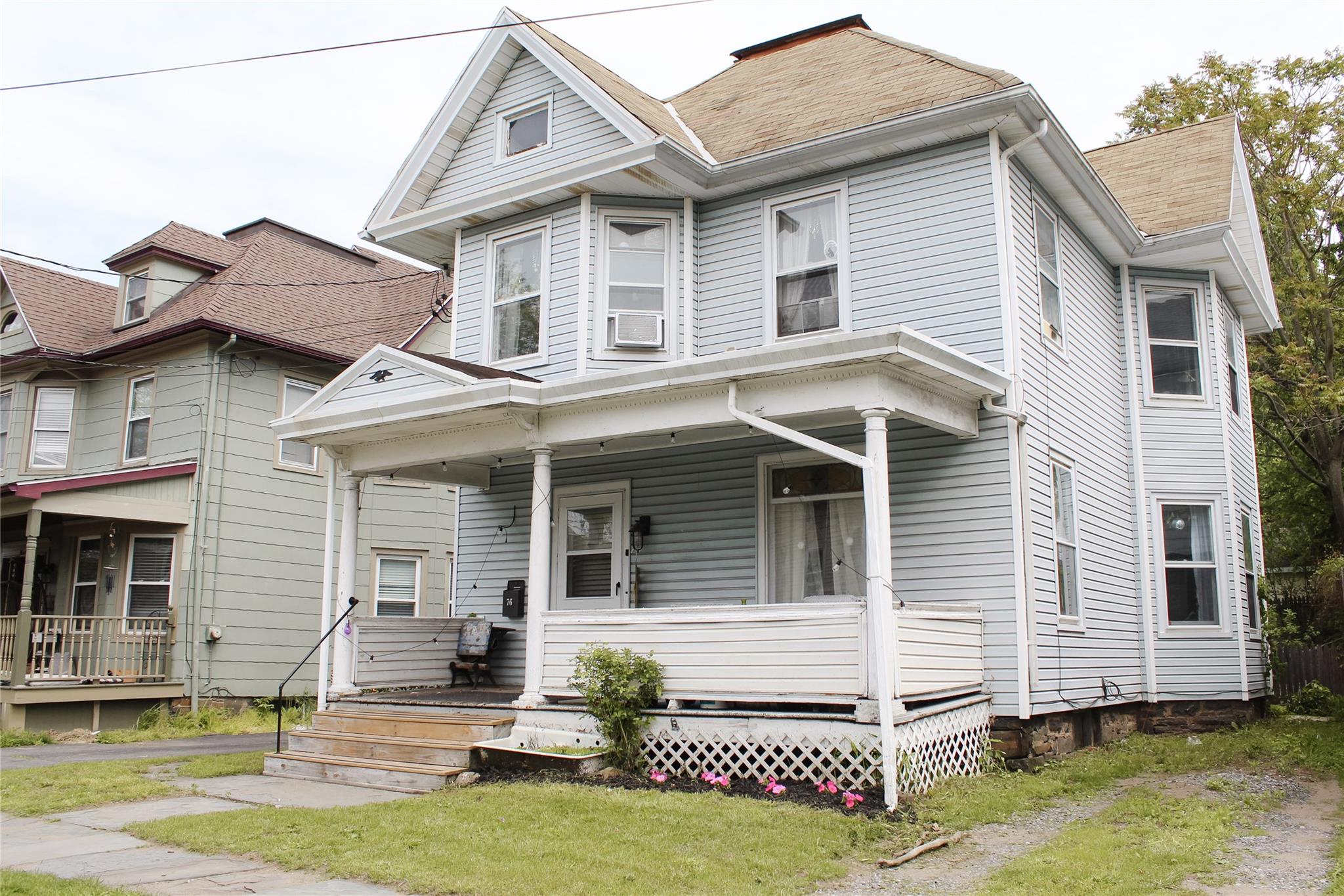 Foxhall Avenue, Kingston, New York - 4 Bedrooms  
2 Bathrooms  
8 Rooms - 