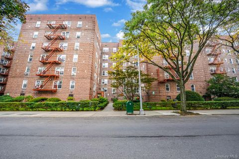 Photo of 39-45 51st Street #5C, Woodside, NY 11377 (MLS # 929901) Photo of 39-45 51st Street #5C, Woodside, NY 11377 (MLS # 929901)