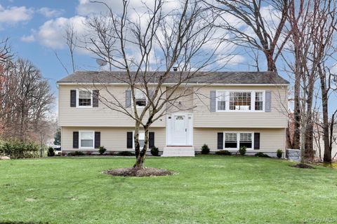 Photo of 74 Minuteman Circle, Orangeburg, NY 10962 (MLS # 984438)