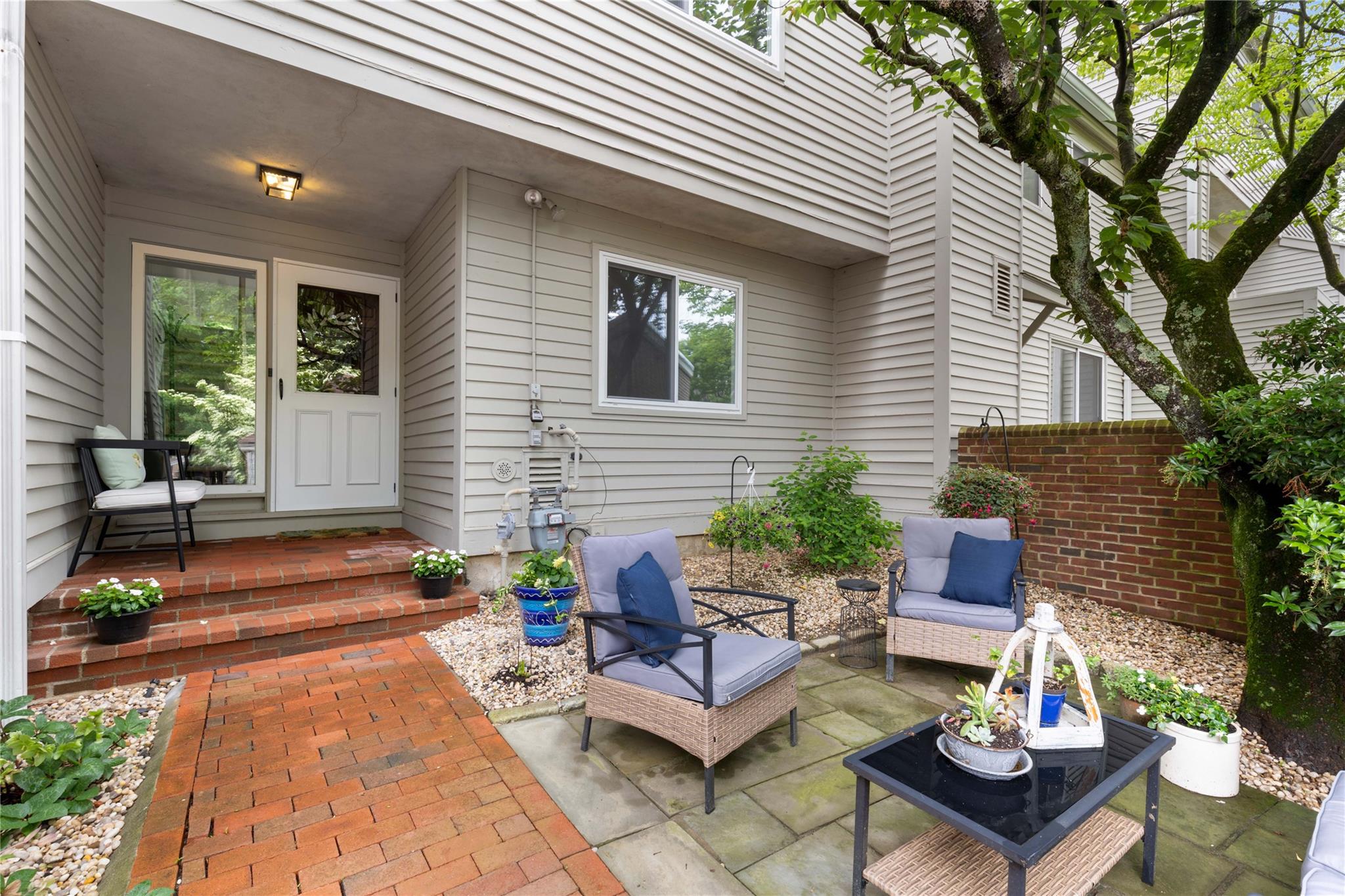 10 Waterside Close