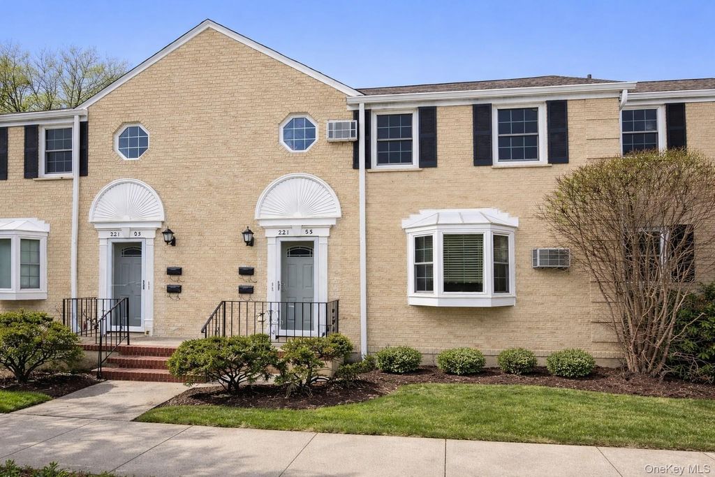 Photo of 22105 67th Avenue #1A, Oakland Gardens, NY 11364 (MLS # 964741)