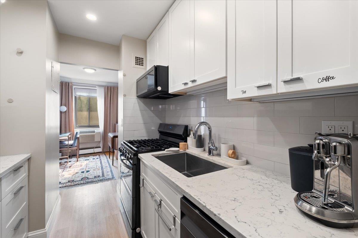 Property for Sale at E Hartsdale Avenue 2Oe, Hartsdale, New York - Bedrooms: 1 
Bathrooms: 1 
Rooms: 4  - $247,000