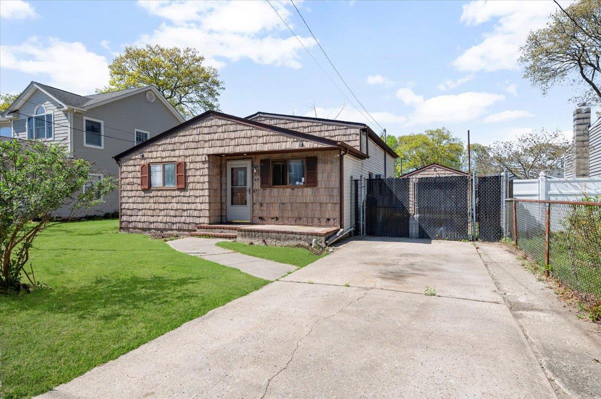 49 5th Street, Ronkonkoma, New York image 2